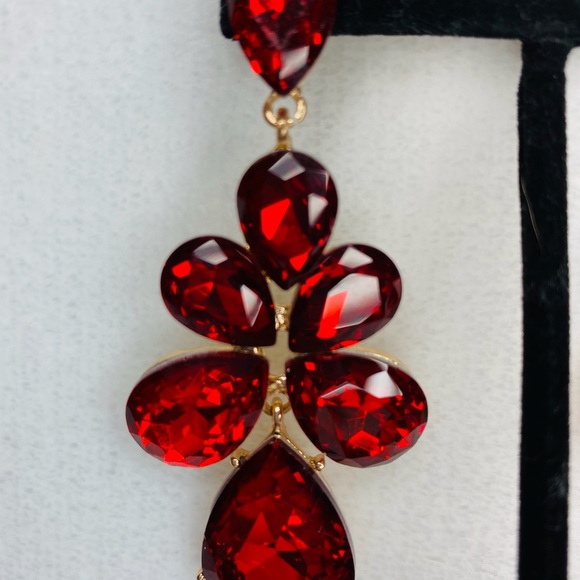 Garnet and Gold drop earrings perfect for Holidays - Picture 2 of 3